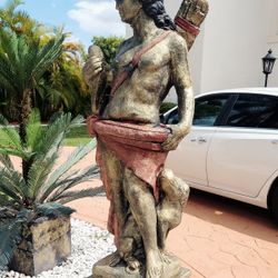Estatuas De Cazadores