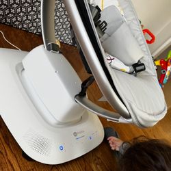 4 MOMS MAMA ROO  Multi Motion Baby Swing