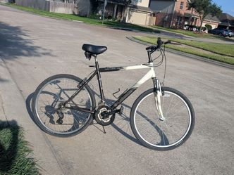 Columbia Northway - 26" wheels Large frame  Mountain bike