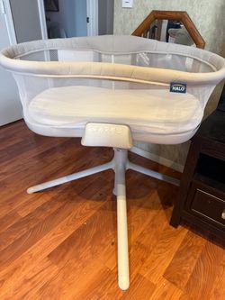HALO Luxe Swivel Bassinest Baby Bassinet