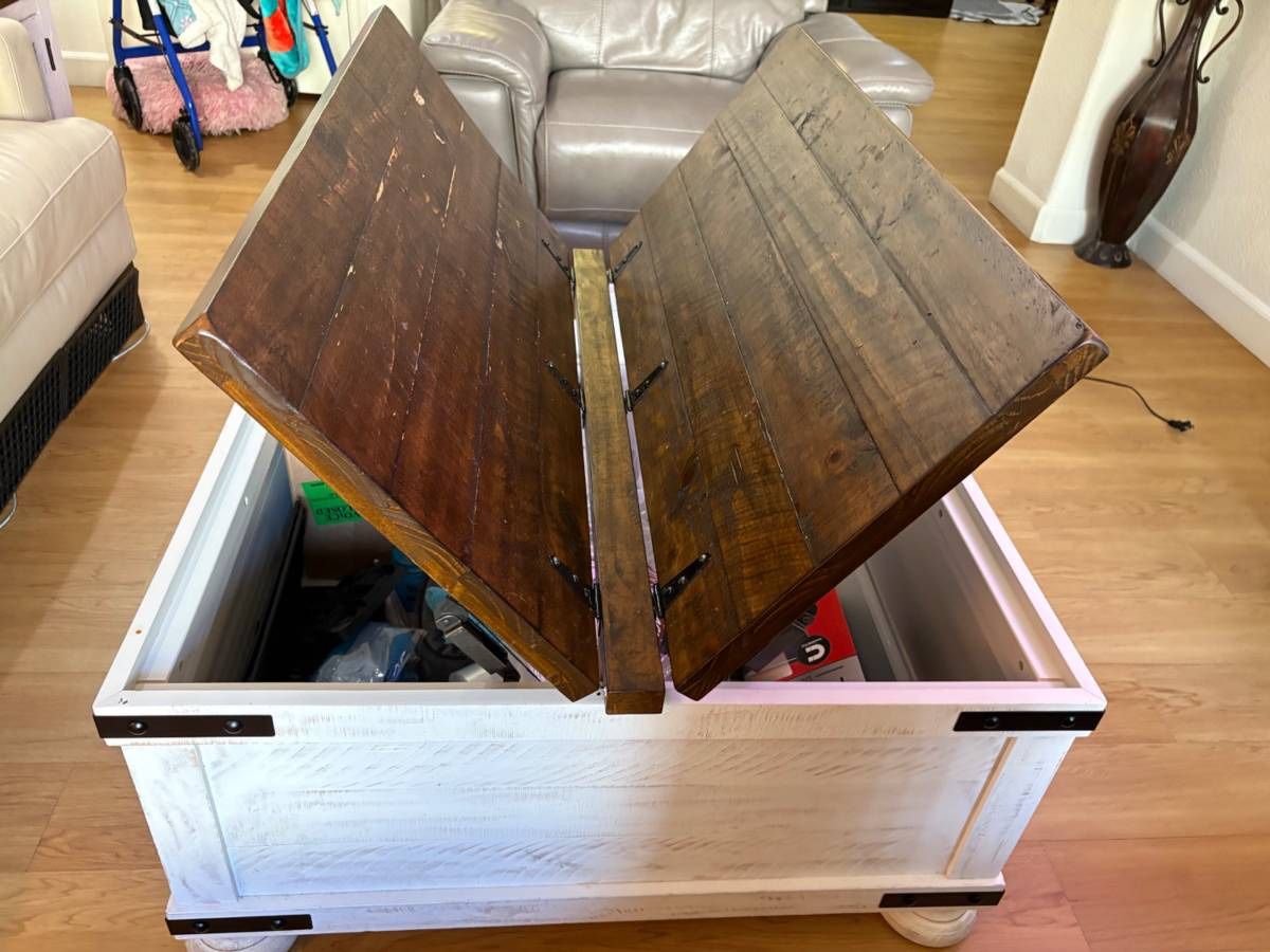 White Wood Coffee Table W/ Storage Lift Top