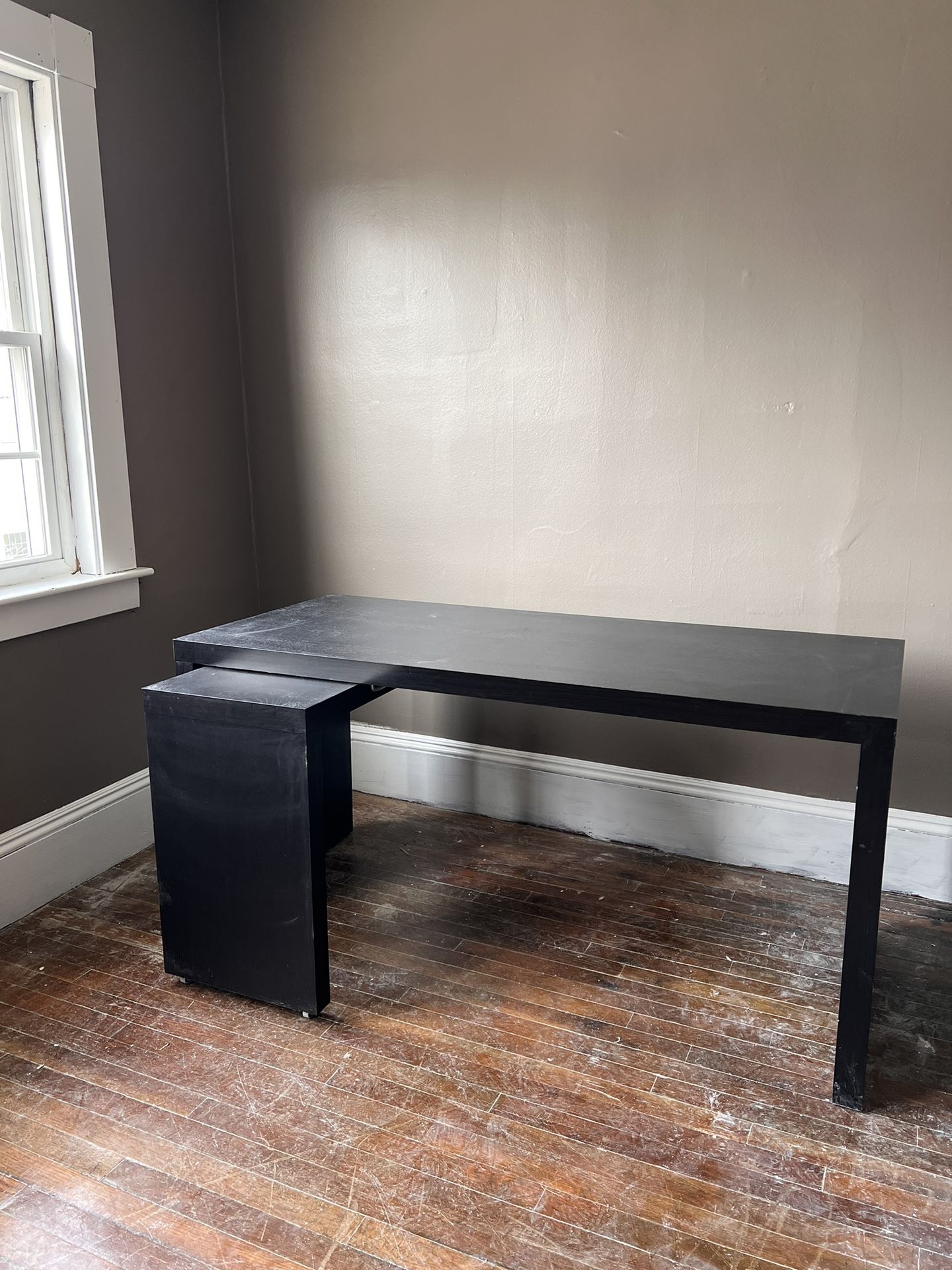 Black Expandable Desk 