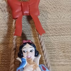 VINTAGE DISNEY CHRISTMAS SNOW WHITE ORNAMENT BY GROLIER IN BOX RETAILS NEW FOR $38 SEE PIC BELOW