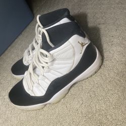 air jordan 11s size 8.5