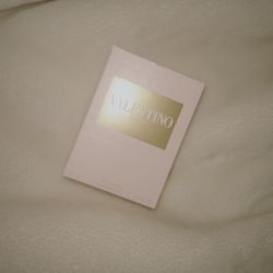 Valentino Women Perfume 🦢