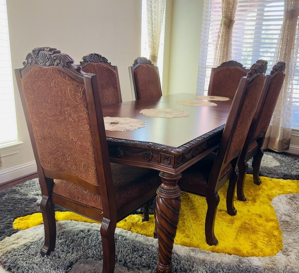 6 Seater Dinning Table With 2 Extra Chairs