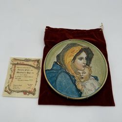 Fontana Plate Mother's Day 1973 8.5" Mother and Child Collector Plate Italy
