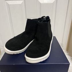 Women’s Shoe. Blondo Floretta Waterproof Sneaker Boots, Size 9 Women 