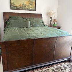 Cal King Bed With Nightstands 
