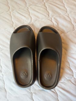 Adidas Yeezy Slide Sandals size 10