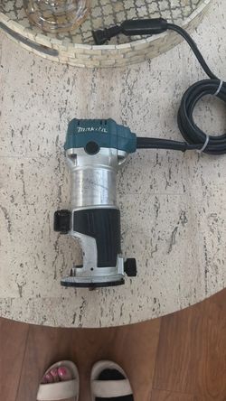 Compact router Makita