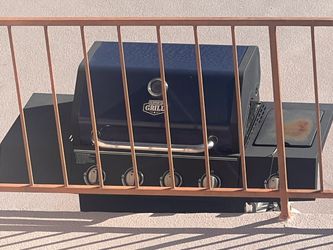 USED  Expert Outdoor Grill w Side Burner USED