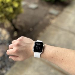 Apple Watch Series 6 44MM - GPS + Cellular Unlocked