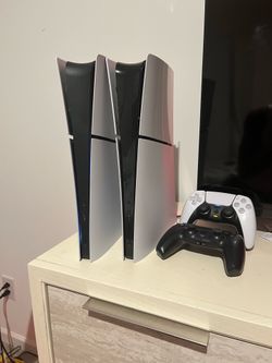 2 Slim Playstation 5s