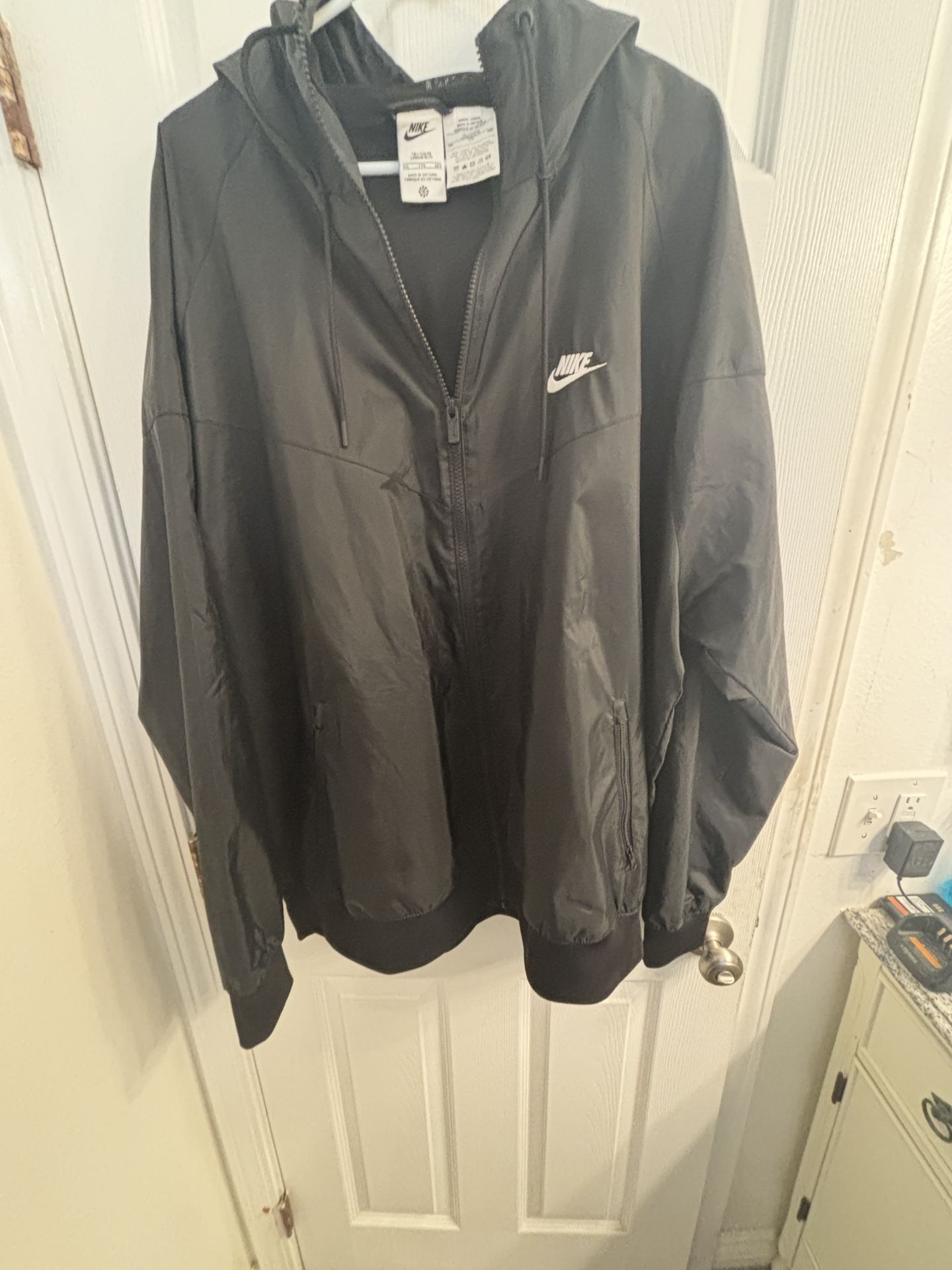 NIKE HOODIE NEW BLACK 2XL WINDBREAKER/WINDRUNNER