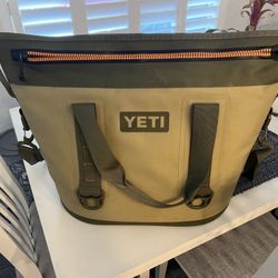 Yeti 20g Shoulder Cooler