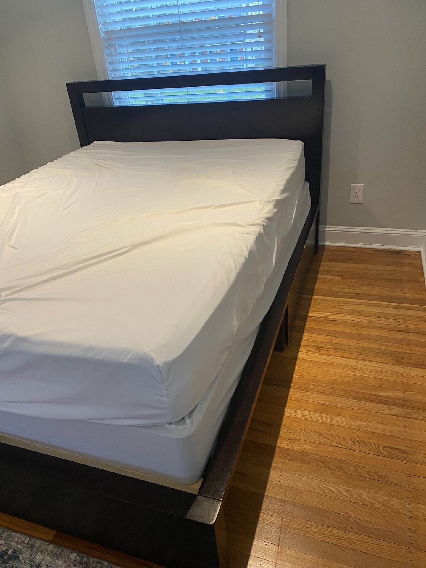 Queen Size Chase Platform Storage Bed With Headboard 