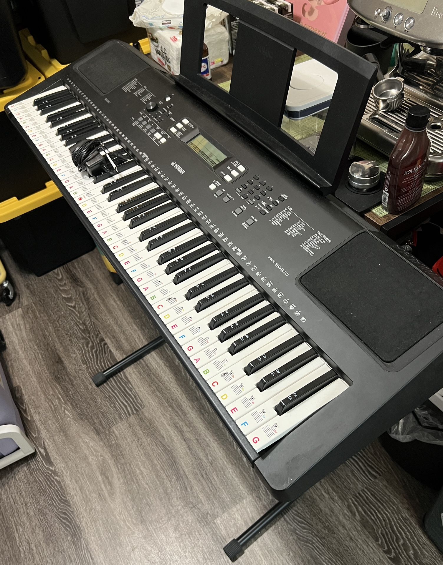 Yamaha PSR-EW310 Portable 76 Key Keyboard / Digital piano