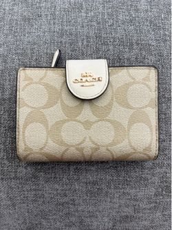 Medium Corner Zip Wallet