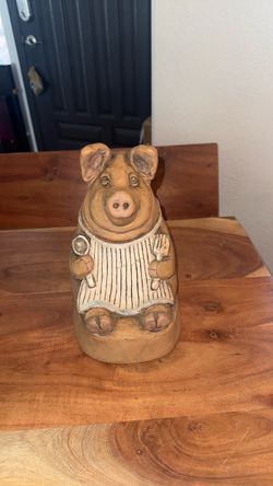 Clay cooking decor pig