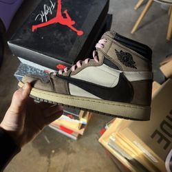 Travis Scott Jordan 1 