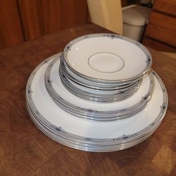 Wedgwood Porcelain 20 Pcs Dining Set