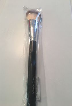 Crown cosmetics brush