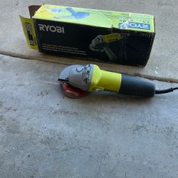 RYOBI 7.5 Amp 4.5 in. Corded Angle Grinder( Sell As Is 