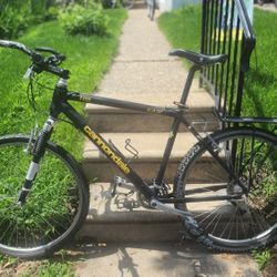 CANNONDALE F400 MOUNTAIN BIKE.  LARGE
