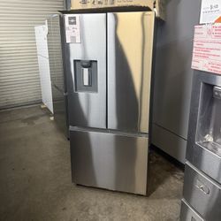 😍30”(w) Samsung French Door Refrigerator With Ice Maker And Water Dispenser😍 FINANCING AVAILABLE PERFECT FOR APARTMENTS OR TIGHT SPACES 