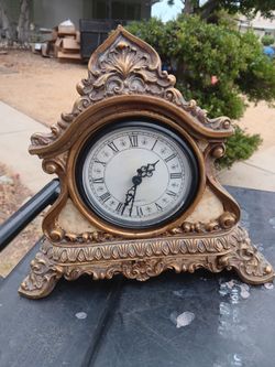 !! Clock  ⏰️ Battery Operated  Plastic