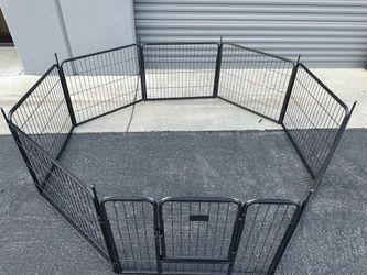 Brand New in Box – 8 Panel Dog Fence