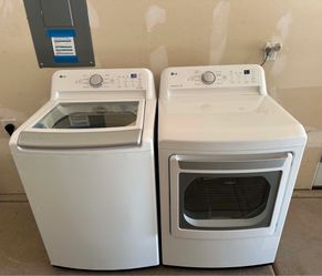 LG Washer and Dryer (delivery available)