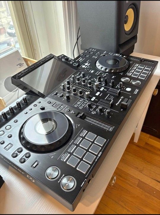 Pioneer XDJ-RX3 + Odyssey Hard Case