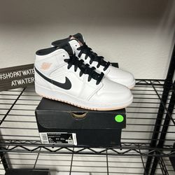 Size 6.5Y (8W) & 6Y (7.5W) - Jordan 1 Mid “Arctic Orange”