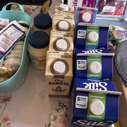 Free food please let me know what you need. Look in the picture and let me know. I’m not giving it to one person going to separate it for an individua