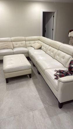 Sectional sofa with ottoman