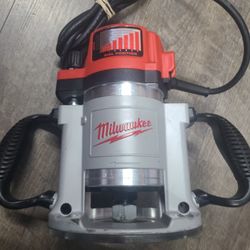 Milwaukee
3-1/2 Max HP Fixed-Base Production Router

