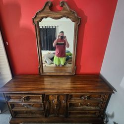 (sale pending) FREE STANLEY FURNITURE DRESSER