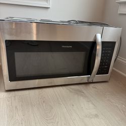 Brand New Microwave Frigidaire 