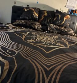 Six pieces Queen size bed set