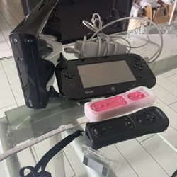 Nintendo Wii U Bundle With 2 Controllers, Game Pad, Console, HDMI Cable And Charger, Sensors