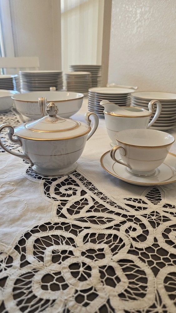 Fine China ( Noritake 5084 Japan , Goldlane