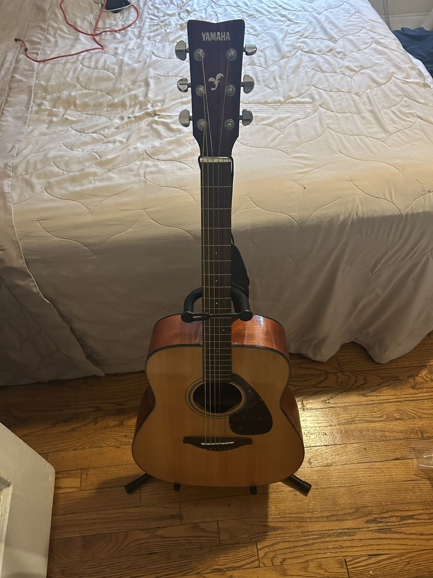 YAMAHA FG700S ACOUSTIC GUITAR