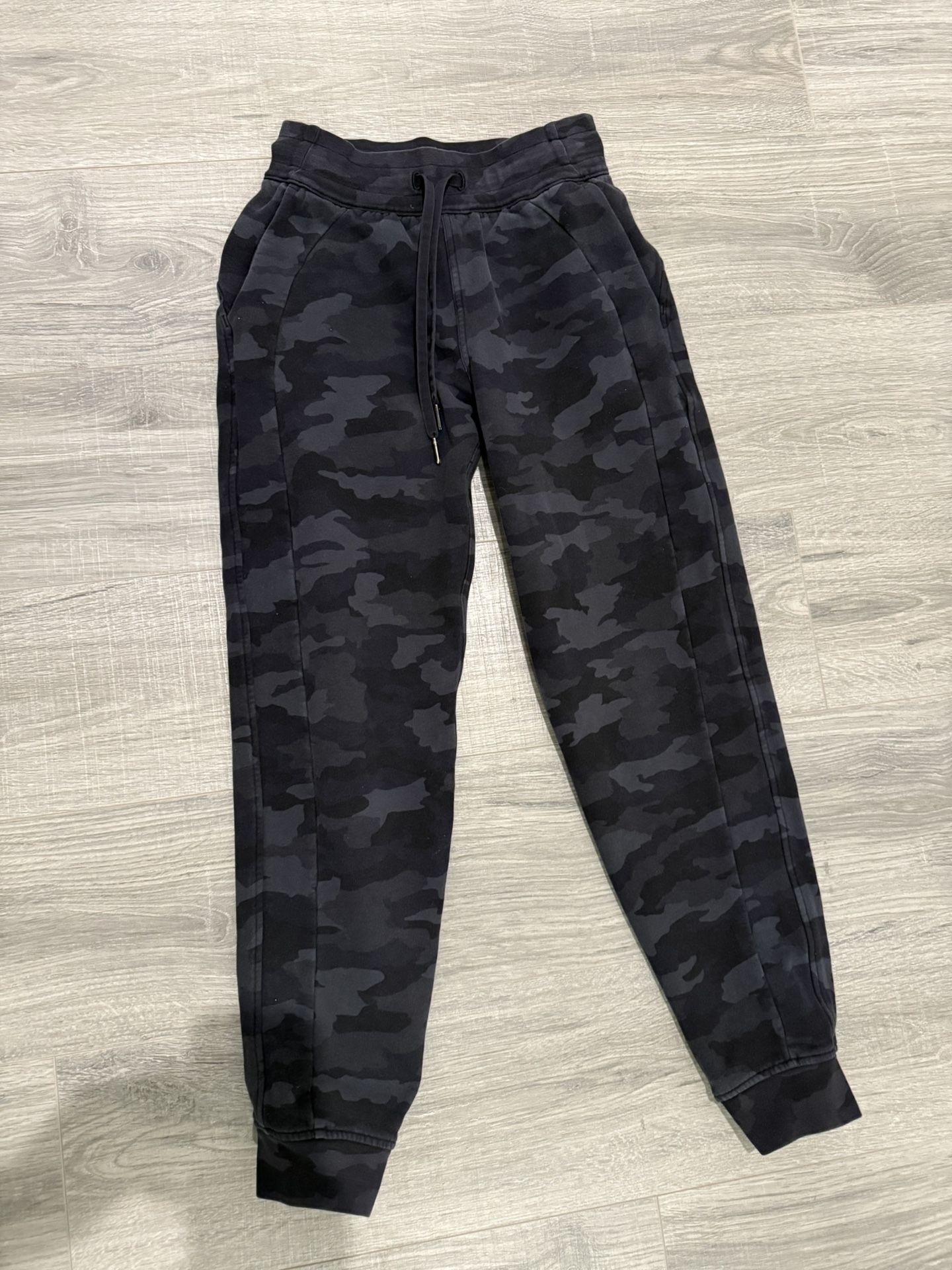 Lululemon Fleece Black Camo Joggers Size 4