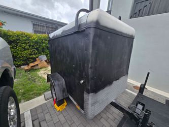 Small trailer 4x6 "2011" used, but pulls great no leaks 4ft Hight Interior Clean Documentation In Hand ✋️ READ DESCRIPTION FIRST, LEA PRIMERO.