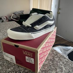 Brand New Vans Old Skool Men’s 8 / Women’s 9.5