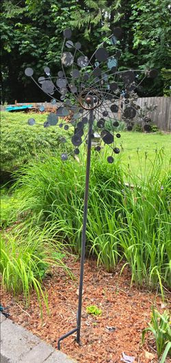 Wind spinner yard art