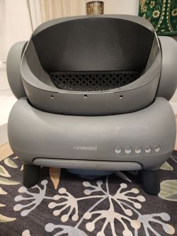 Neakasa Self-Cleaning Cat Litter Box