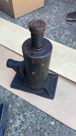 3 ton American made bottle jack for sale $30